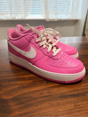 BRAND NEW- AIR FORCE 1 Nike Pink & White Low Top Sneakers